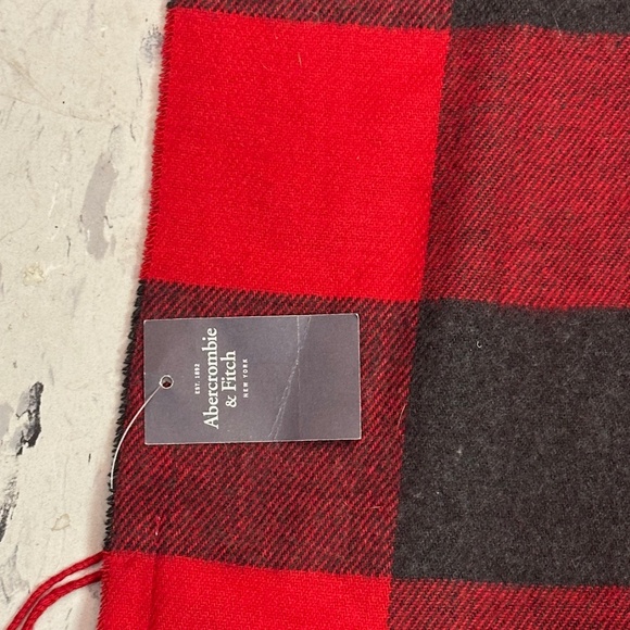 NWT Abercrombie & Fitch Buffalo Plaid Scarf Red/Black (unisex) - Picture 7 of 8